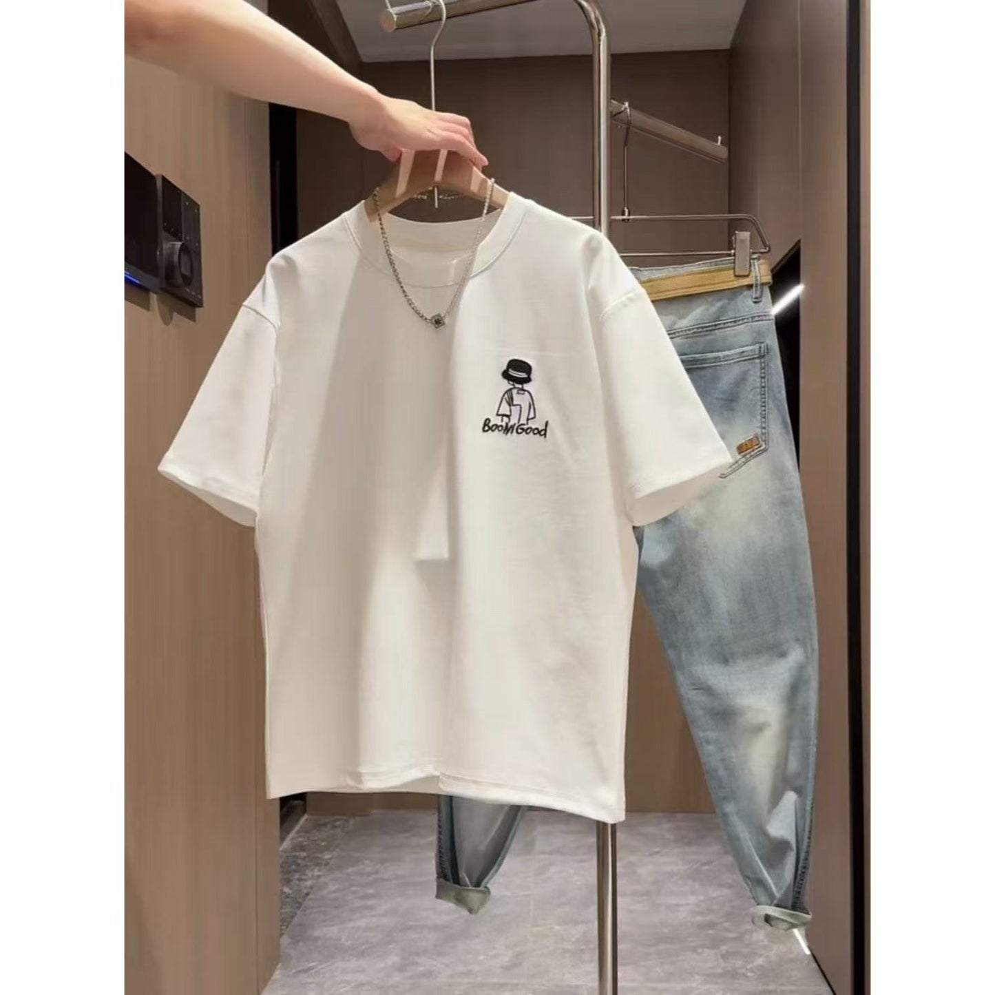 Einfacher Cartoon-Druck der Männer Loose Kurzarm