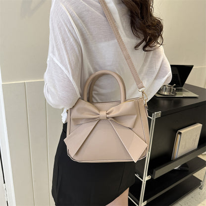 Elegante quadratische Handtasche mit XXL-Schleife