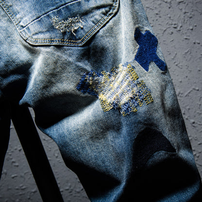 Bunt bestickte Loch-Jeans