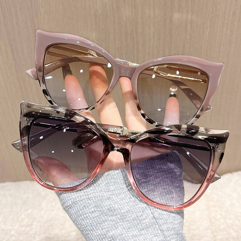 Modische Damen Cat-Eye-Sonnenbrille – Bold Design in Kontrastfarben – UV-Schutz für Strand & City