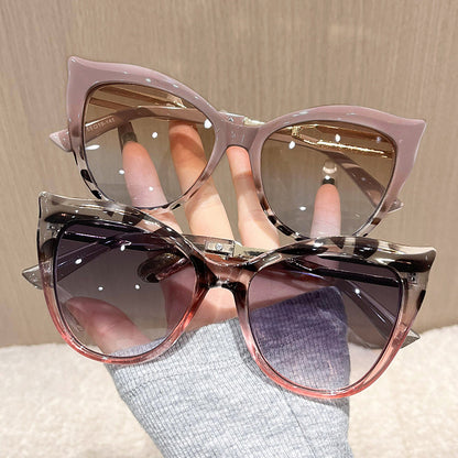 Modische Damen Cat-Eye-Sonnenbrille – Bold Design in Kontrastfarben – UV-Schutz für Strand & City