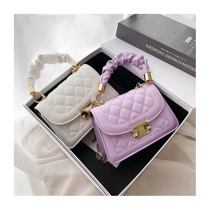 Elegante Designer-Tasche mit edler Steppung & modischem Statement-Griff – Exklusiver Look