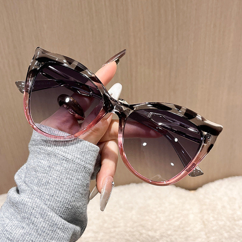 Modische Damen Cat-Eye-Sonnenbrille – Bold Design in Kontrastfarben – UV-Schutz für Strand & City