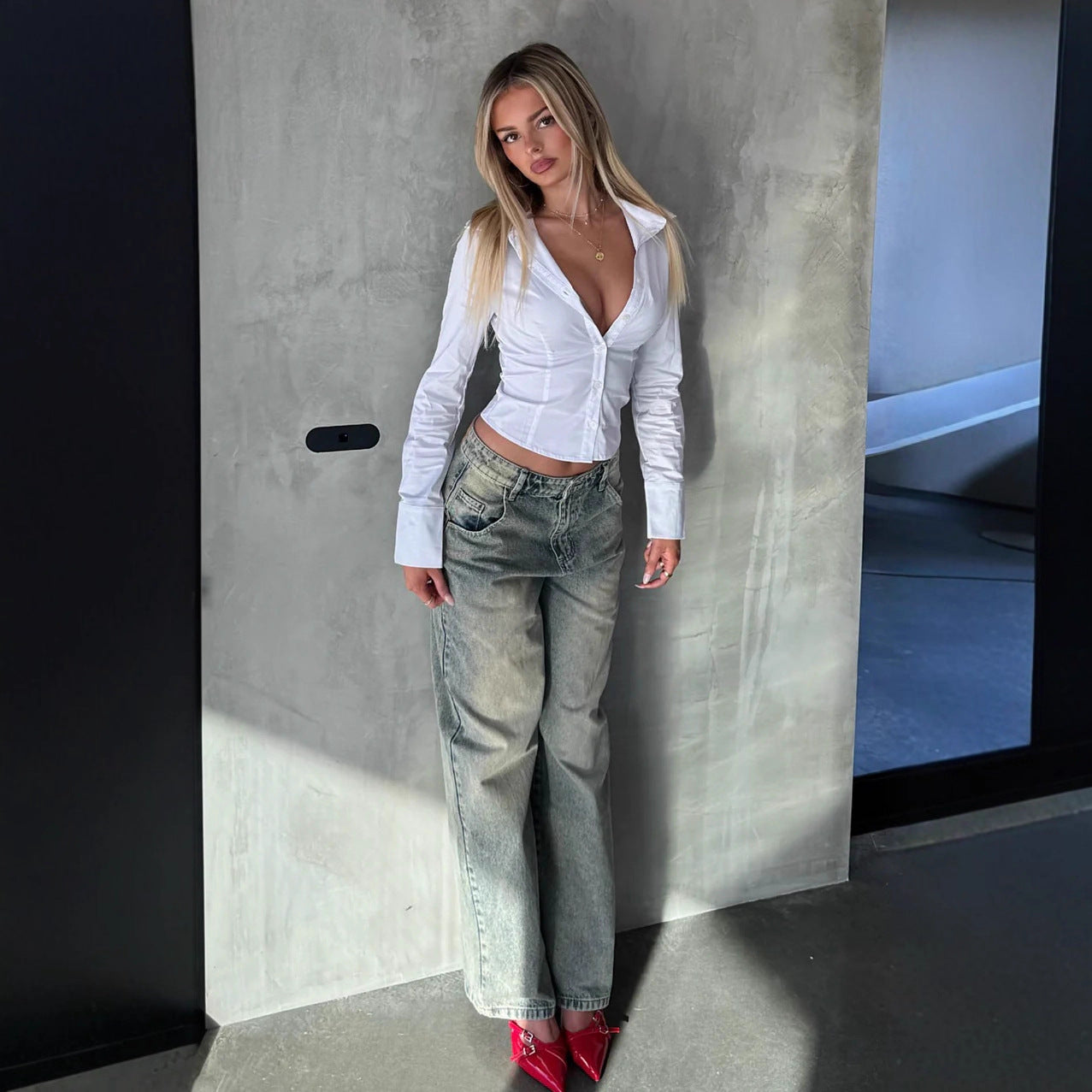 Damen Longsleeve in strahlendem Weiß – Eleganter Commuter-Style – Figurbetonte Slim-Fit Passform